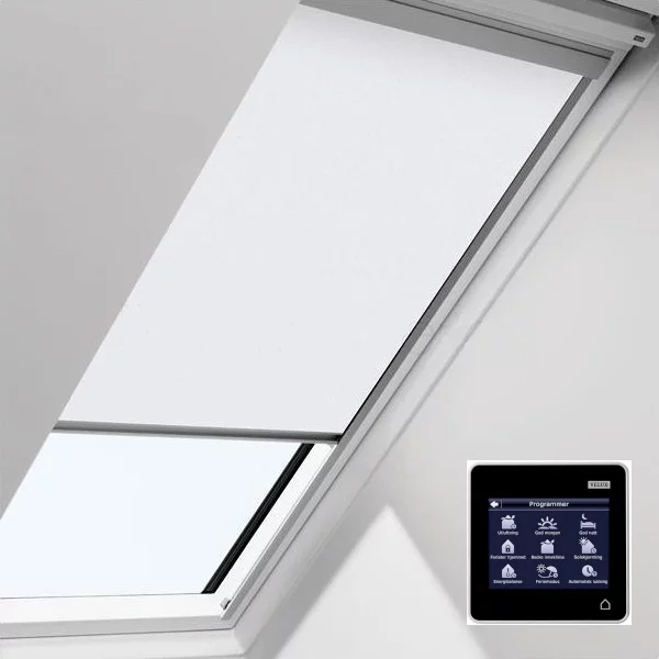 Рулонна штора з електроприводом VELUX RML (з напрямними)