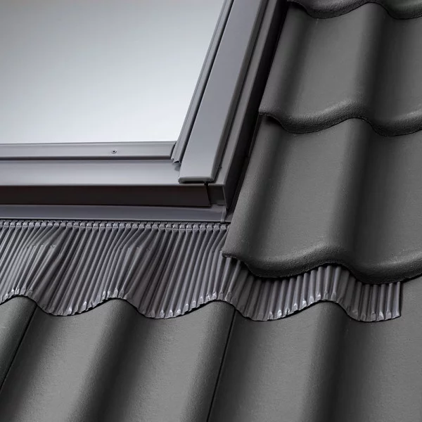 Комір VELUX Start EDW 0000 — бюджетний оклад для профільованої покрівлі